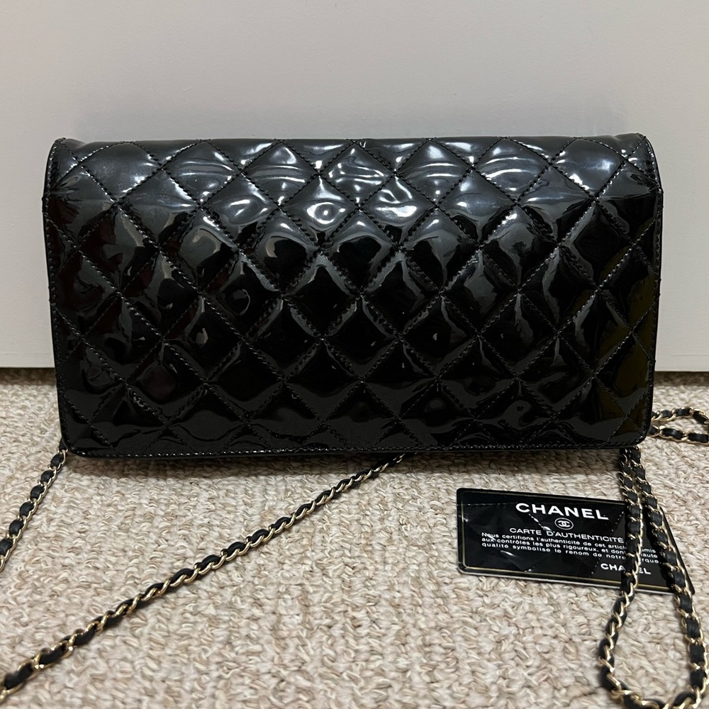 Chanel GHW CC Logo Classic Patent Quilted Leather Flap crossbody Bag - Picture 8 of 15